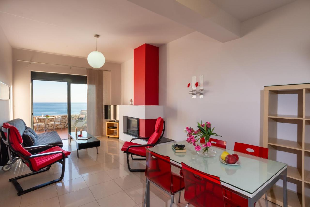 Caravella Luxury Apartments Palaiochora Ngoại thất bức ảnh