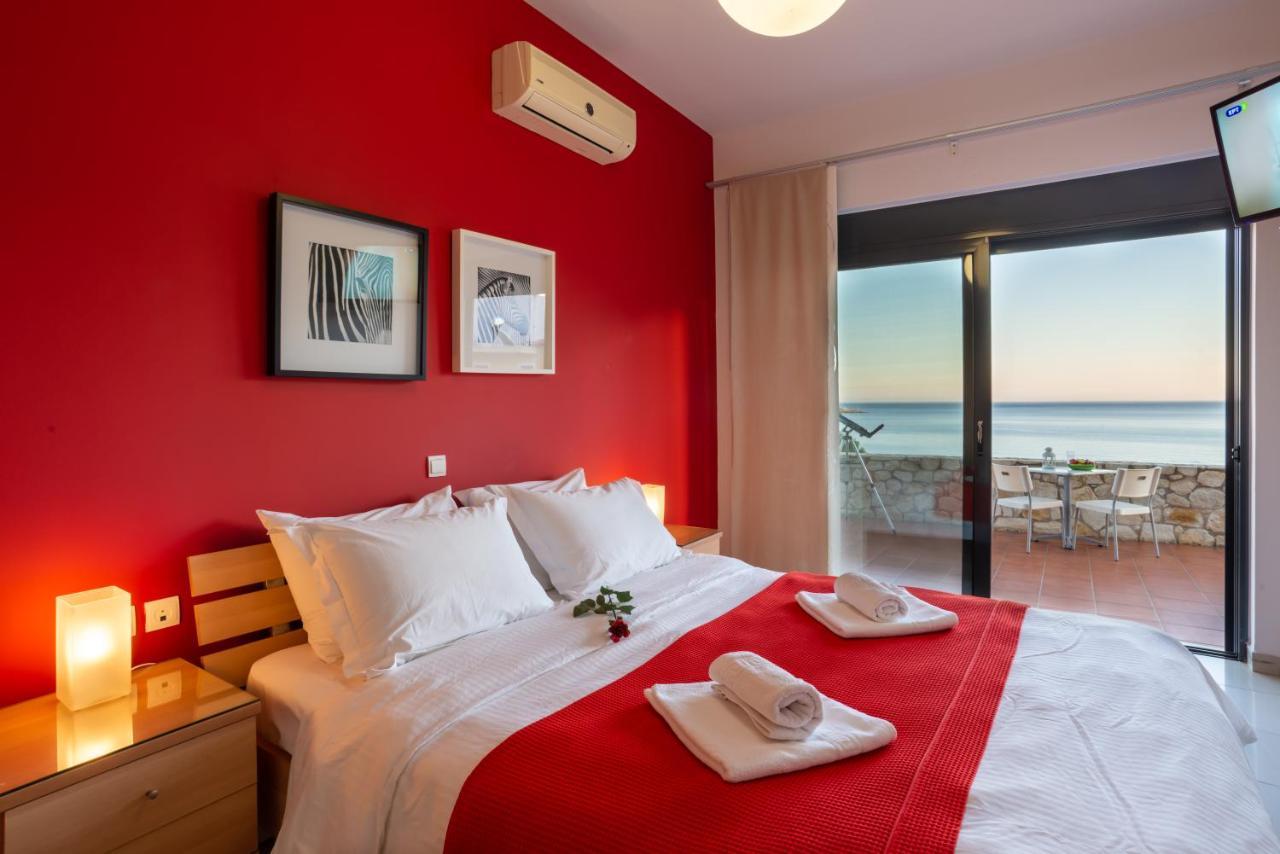 Caravella Luxury Apartments Palaiochora Ngoại thất bức ảnh