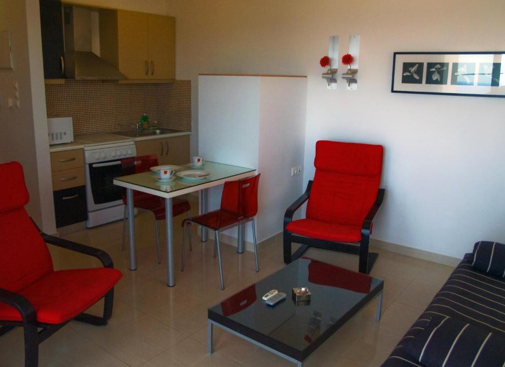 Caravella Luxury Apartments Palaiochora Ngoại thất bức ảnh