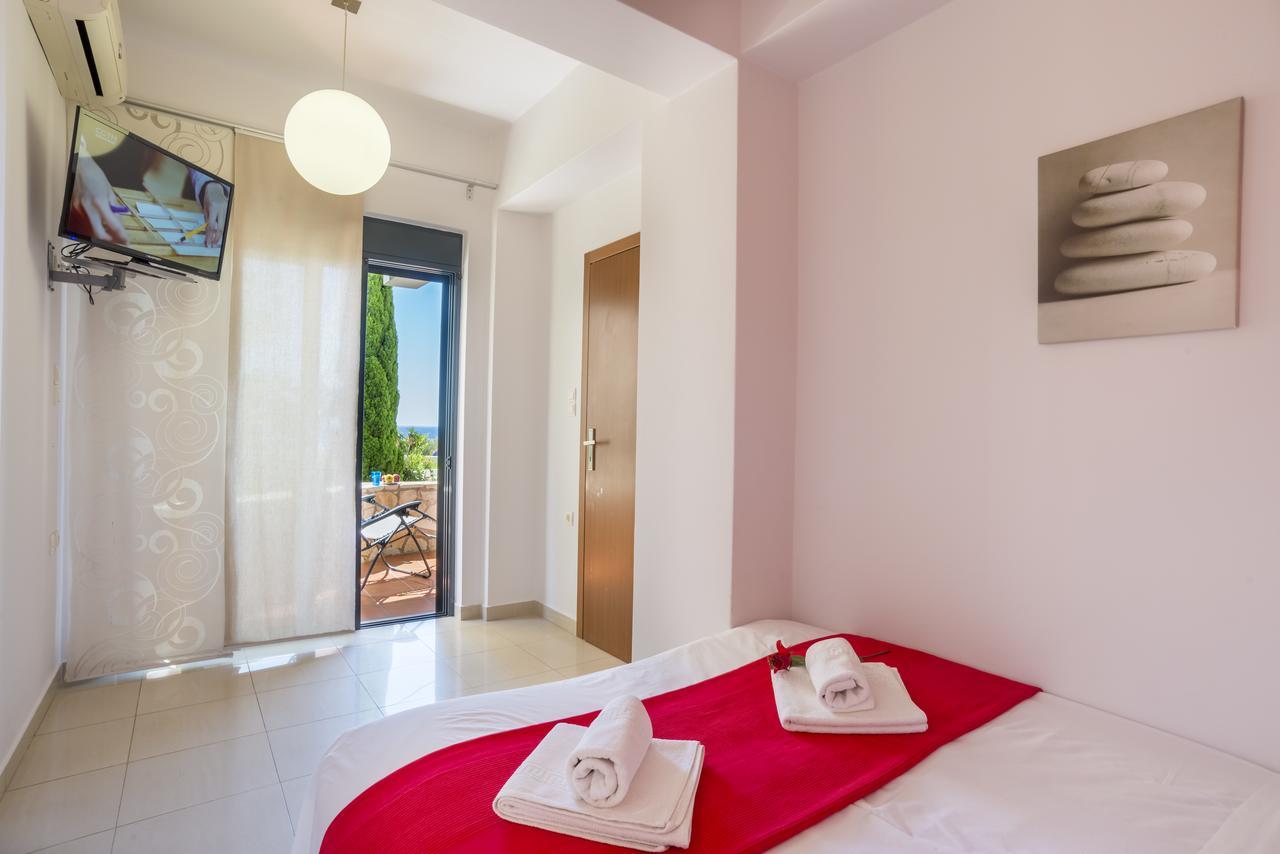 Caravella Luxury Apartments Palaiochora Ngoại thất bức ảnh